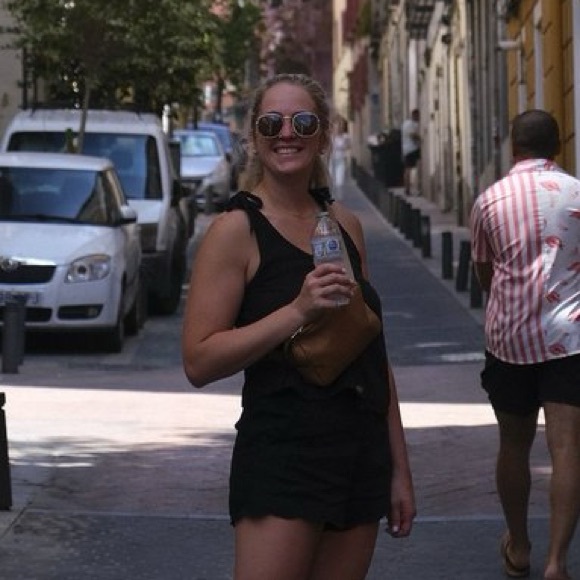 Meet your Posher, Laura - Picture 1 of 1